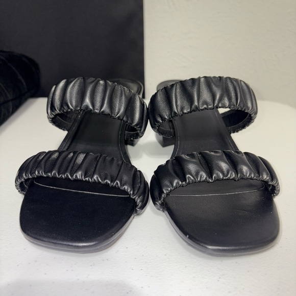 NWOT Old Navy Faux-Leather Strappy Block-Heel Mule Sandals Size: 9 - Picture 4 of 10